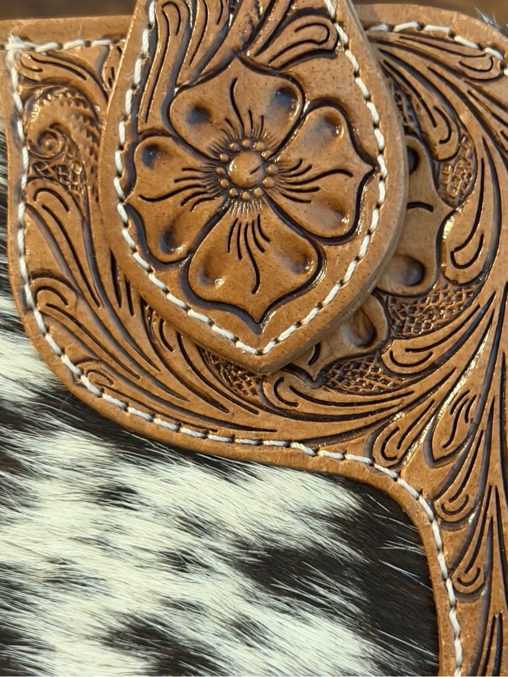 🤠  Sensational Myra Bag Hand-Tooled Leather & Cowhide Wristlet Wallet! 4"x 8" - Picture 8 of 11